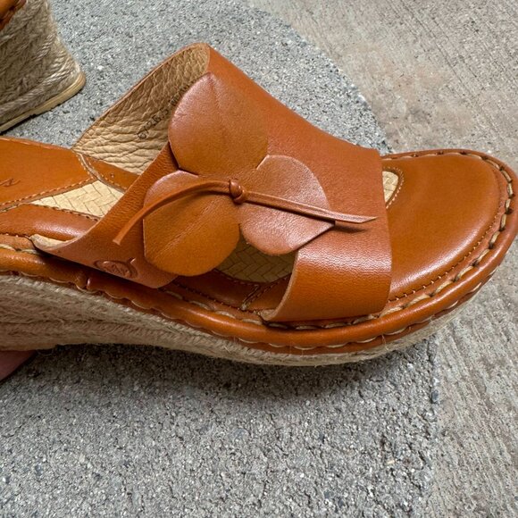 BORN WOMEN'S LEATHER WEDGE SLIP ON SANDALS BROWN SIZE 6 / 36.5 - Picture 2 of 16
